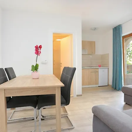 Apartman With Parking Space Mastrinka, Ciovo - 18954