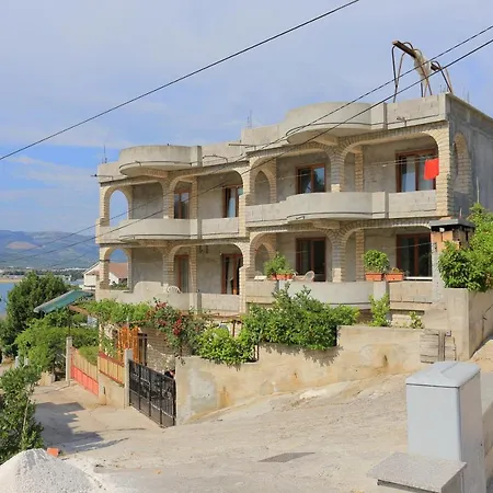 Apartamento With Parking Space Mastrinka, Ciovo - 18954 *