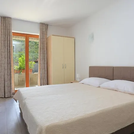 Apartamento With Parking Space Mastrinka, Ciovo - 18954 *